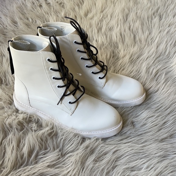 Boots - Picture 2 of 4